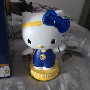 Hello Kitty Golden State Warriors Figurine